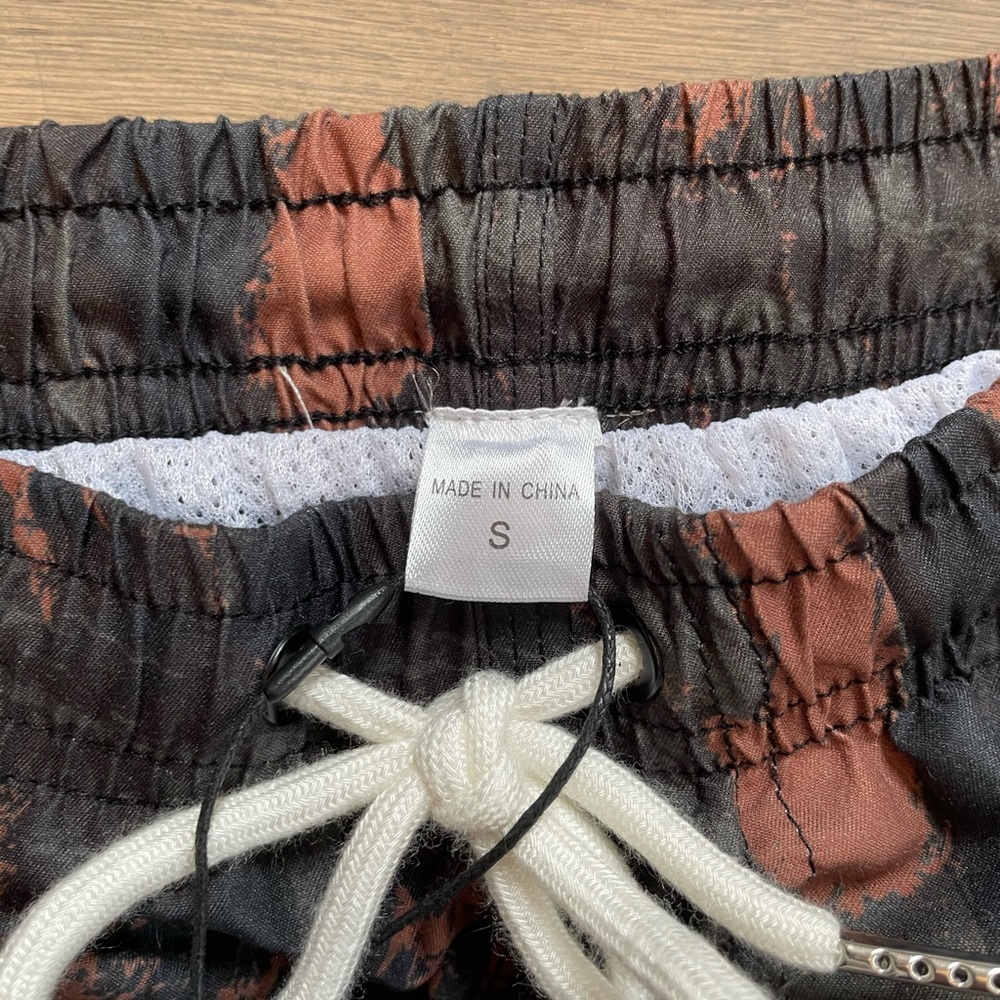Graphic shorts - Picture 2 of 5